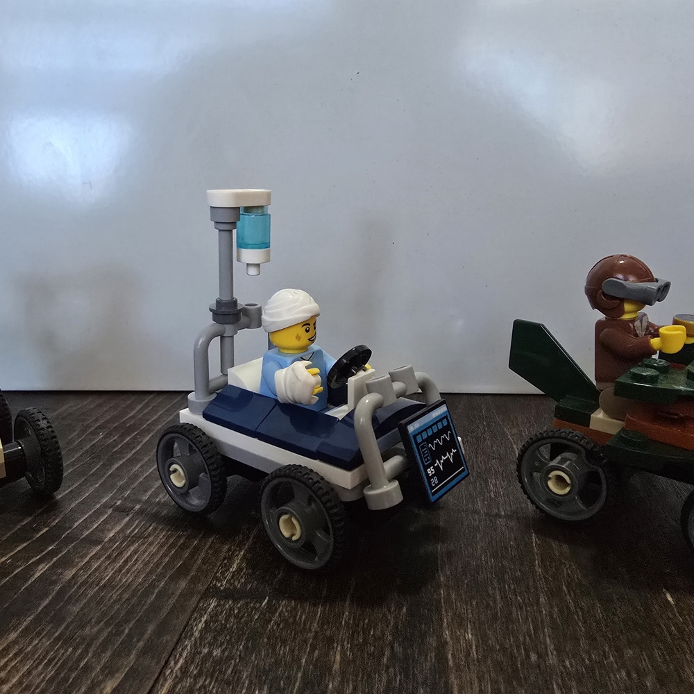 Lego Minifig Derby Race Cars - Picture 3 of 5